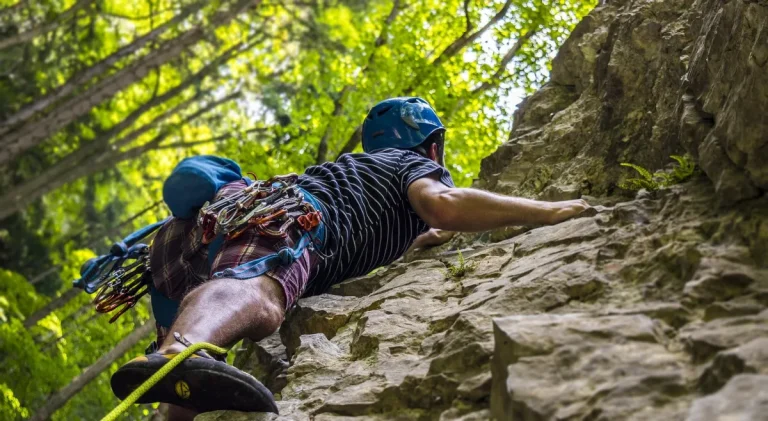 equipo necesario para la escalada